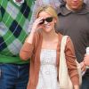 Reese Witherspoon malicieuse à sa sortie de l'église le 12 juin 2012 à Santa Monica