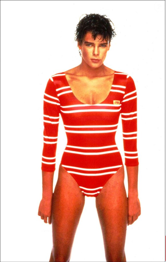 En 1986, Stéphanie de Monaco pose dans les modèles de sa propre ligne de maillots de bain, Pool position.