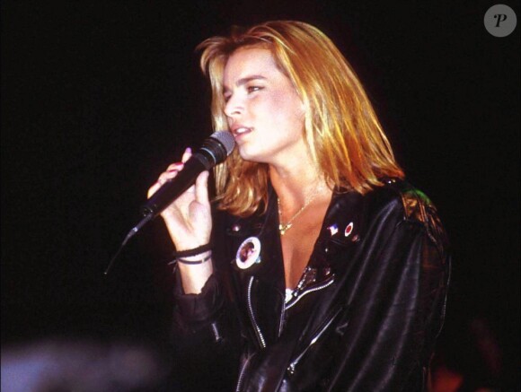 Stéphanie de Monaco se produit en live dans les années 80.