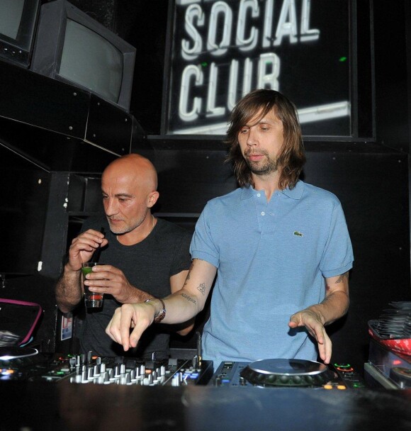Pedro Winter prend le relai de Boombass lors de la soirée Take it Irish organisée par MK2 et la marque de whisky Jameson au Social Club à Paris le 7 juin 2011