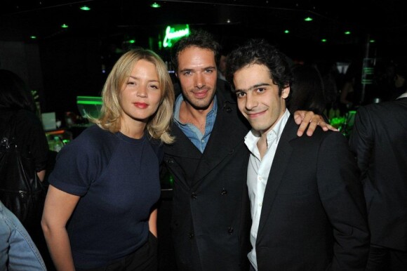 Virginie Efira, Nicolas Bedos et Elisha Karmitz lors de la soirée Take it Irish organisée par MK2 et la marque de whisky Jameson au Social Club à Paris le 7 juin 2011