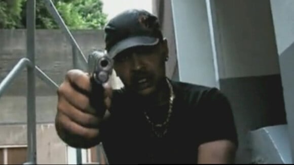 Abdul X dans le clip Tirez sur les keufs - 2010