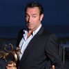 Jean Dujardin, très élégant, reçoit le Swann d'Or du meilleur acteur au festival de Cabourg 2011.