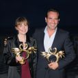C'est l'année de Jean Dujardin ! Après le prix d'interprétation à Cannes, l'acteur a reçu le Swann d'Or du meilleur acteur pour Un balcon sur la mer. Isabelle Carré est, elle la meilleure actrice pour le film Les Émotifs anonymes, au festival de Cabourg 2011.