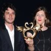 Valérie Donzelli a reçu le grand prix du festival de Cabourg 2011 pour le film La guerre est déclarée. Elle pose avec son ex-mari Jérémie Elkaim.