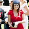 Ascot 2011, jour 5, samedi 18 juin : Sous une rare éclaircie, la princesse Eugenie d'York, 21 ans, fait sensation dans une robe rouge vif.