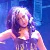 Ca va toujours pas mieux ? En concert à Belgrade le 18 juin 2011, Amy Winehouse a prouvé, éméchée et désorientée, qu'elle n'était toujours pas capable de faire son retour sur scène...