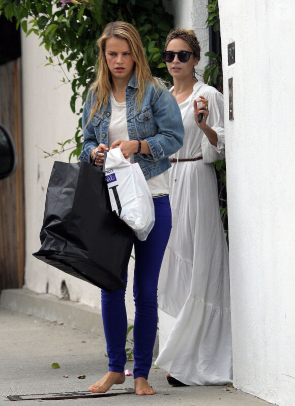 Nicole Richie s'est accordé une journée détente avec une amie dans les rues de Los Feliz près de Los Angeles en juin 2011 
