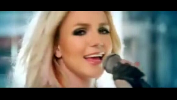 Britney Spears, sexy et sublime dans 'I Wanna Go', s'en prend aux paparazzi