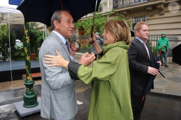 Bertrand Delanoë et Danièle Thompson lors de l'inauguration de la Place Gérard Oury, dans le VIIIe arrondissement de Paris, le 22 juin 2011.