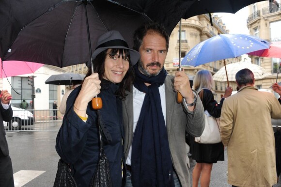 Géraldine Pailhas et Christopher Thompson lors de l'inauguration de la Place Gérard Oury, dans le VIIIe arrondissement de Paris, le 22 juin 2011.