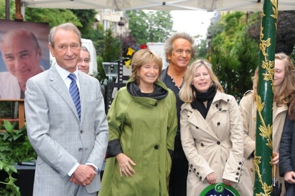 Bertrand Delanoë, avec Danièle Thompson et sa fille Caroline Thompson, lors de l'inauguration de la Place Gérard Oury, dans le VIIIe arrondissement de Paris, le 22 juin 2011.