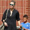 Heidi Klum se balade avec son fils Henri, 5 ans et sa craquante Lou, 1 an. New York, 22 juin 2011