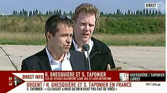 Hervé Ghesquière et Stéphane Taponier libérés, à Villacoublay le 30 juin 2011