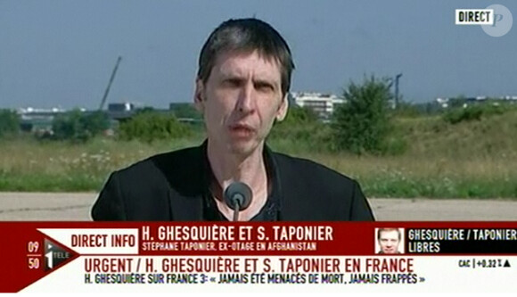 Hervé Ghesquière et Stéphane Taponier libérés, à Villacoublay le 30 juin 2011