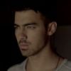 Joe Jonas, dans son premier clip en solo, See no more.