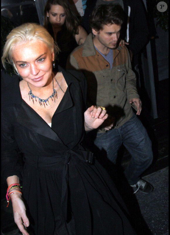 Lindsay Lohan en train de faire la fête avec Emile Hirsh au club Lexington à Hollywood, en Californie le 29 juin 2011.