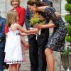 3 tenues, 10 000 fans : deux des chiffres à retenir pour le premier jour de la visite officielle au Canada du prince William et de sa femme la duchesse Catherine de Cambridge, le 30 juin 2011.