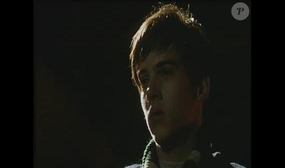 Jonathan Rhys-Meyers, déjà très beau à 19 ans dans The Disappearance of Finbar, dont il est l'acteur principal