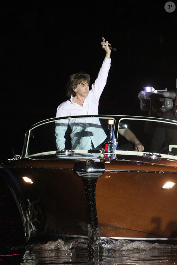 Arrivée de Jean-Michel Jarre en Riva pour le concert son et lumière préparé et donné spécialement en l'honneur des jeunes mariés Albert de Monaco et Charlene Wittstock. Monaco, le 1er juillet 2011
