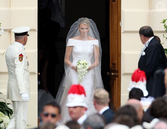 Charlène Wittstock sublime mariée, pour la cérémonie religieuse l'unissant au prince Albert, à Monaco, le 2 juillet 2011