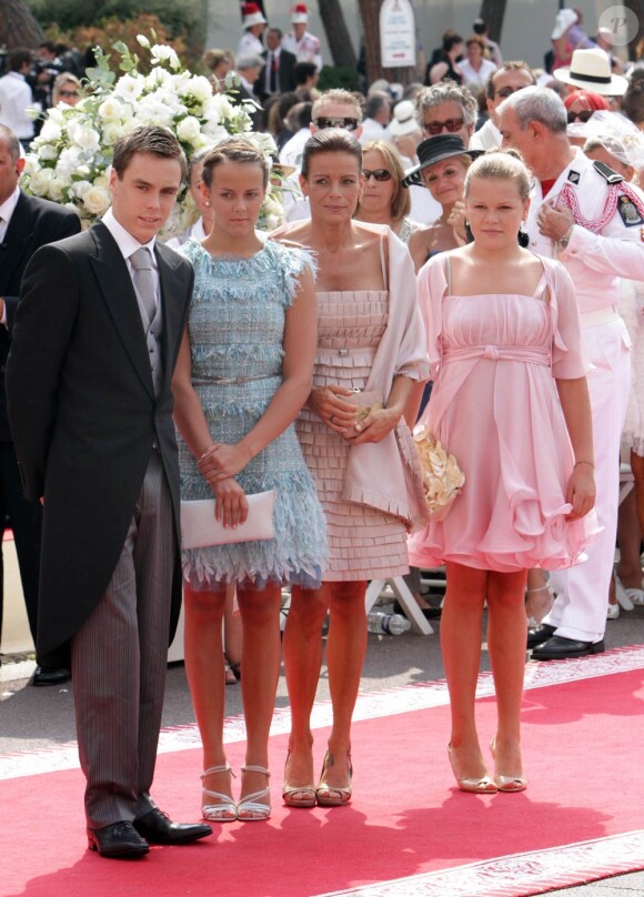 La jeune Pauline Ducruet, fille de Stéphanie de Monaco et nièce du prince Albert, s'est signalée à l'occasion du mariage princier célébré le 2 juillet 2011, au côté de son frère Louis Ducruet et de sa soeur Camille Gottlieb.