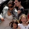 Après un week-end en famille pour célébrer les 49 ans de l'acteur, Katie Holmes, Suri et Tom Cruise retournent chacun à leurs occupations. Miami, 4 juillet 2011
