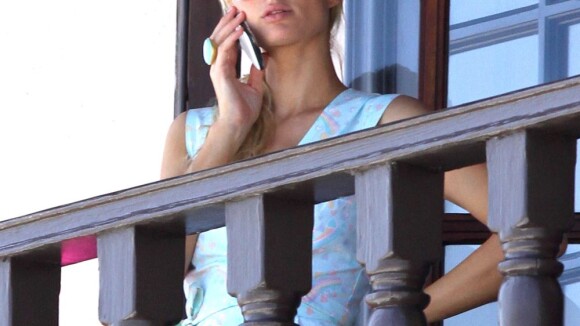 Paris Hilton : Son admirateur collant remet ça et se fait arrêter sous ses yeux
