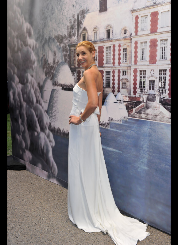 Clotilde Courau lors du White Ball organisé par Natalia Vodianova et Valentino au château de Wideville, près de Paris. Le 6 juillet 2011