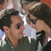 Carla et Nicolas Sarkozy : Tendres baisers sous le soleil exactement...
