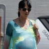 Selma Blair arbore fièrement son gros ventre de femme enceinte. Los Angeles, 9 juillet 2011
 