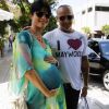 Selma Blair arbore fièrement son gros ventre de femme enceinte. Los Angeles, 9 juillet 2011