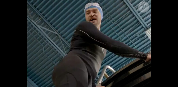 Justin Timberlake dans un spot pour les ESPY awards : il se prend pour un nageur olympique