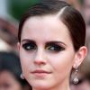 La séduisante Emma Watson a adopté la coupe garçonne. Elle aime plaquer ses cheveux très courts avec une raie sur le côté. Une sorcière au top ! New York, 11 juillet 2011