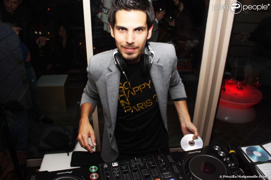 Le Dj Francais Michaël Canitrotlors d'une soirée organisée à la ...