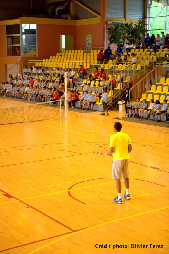 Jo-Wilfried Tsonga était le 13 juillet 2011 à Temple-sur-Lot pour promouvoir les villages Kinder. Il a fait le bonheur de dizaines d'enfants, jouant avec eux et signant de nombreuses dédicaces.