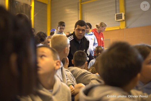 Jo-Wilfried Tsonga était le 13 juillet 2011 à Temple-sur-Lot pour promouvoir les villages Kinder. Il a fait le bonheur de dizaines d'enfants, jouant avec eux et signant de nombreuses dédicaces.