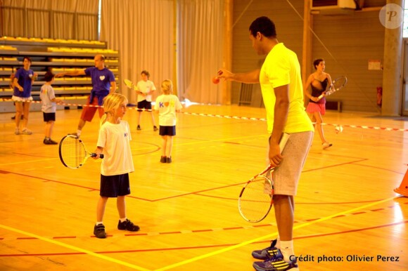 Jo-Wilfried Tsonga était le 13 juillet 2011 à Temple-sur-Lot pour promouvoir les villages Kinder. Il a fait le bonheur de dizaines d'enfants, jouant avec eux et signant de nombreuses dédicaces.