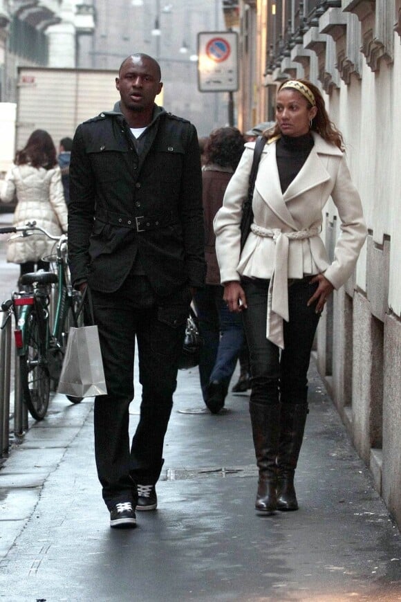 Avec sa femme Cheryl, en janvier 2008 à Milan.
A 35 ans, Patrick Vieira a annoncé le 14 juillet 2011 la fin de sa carrière sportive. Il se prépare à une retraite active chez les Citizens de Manchester City, dernier maillot qu'il a porté.
