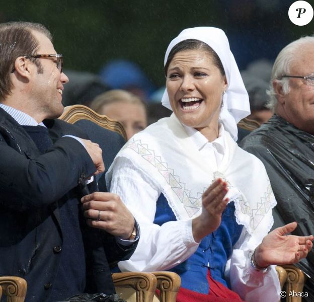 Anniversaire Victoria De Suede Fou Rire General Devant Son Pere Le Roi Poubelle Purepeople Anniversaire Victoria De Suede Fou Rire General Devant Son Pere Le Roi Poubelle Purepeople