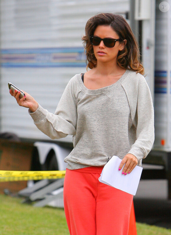 Rachel Bilson a l'air préoccupé sur le tournage de The to do list le 14 juillet 2011 à Calabasas, Los Angeles 
