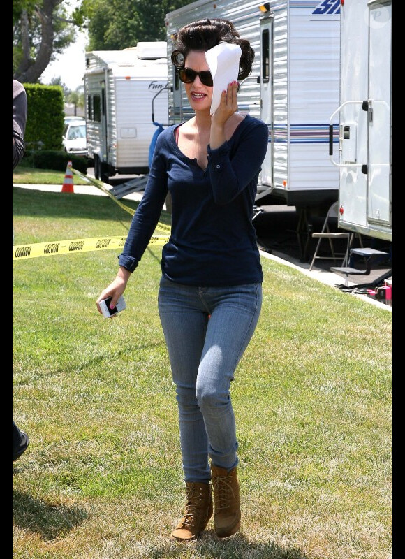 Rachel Bilson sur le tournage du film The to do list à Woodland Hills le 13 juillet 2011