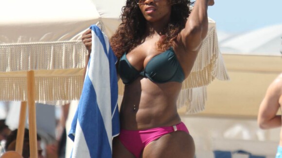 Serena Williams : Ses courbes affolantes toujours en vue sur la plage à Miami