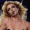 Britney Spears interprète le hit 3 sur son Femme Fatale Tour, à Dallas.
