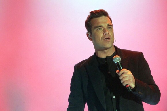 Robbie Williams a fait une intoxication alimentaire qui l'a forcé à rester au lit. Résultat : Take That a dû annuler son concert à Copenhague le 16 juillet 2011.