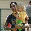Pete Wentz et son fils Bronx Mowgli à Sherman Oaks le 16 juillet 2011