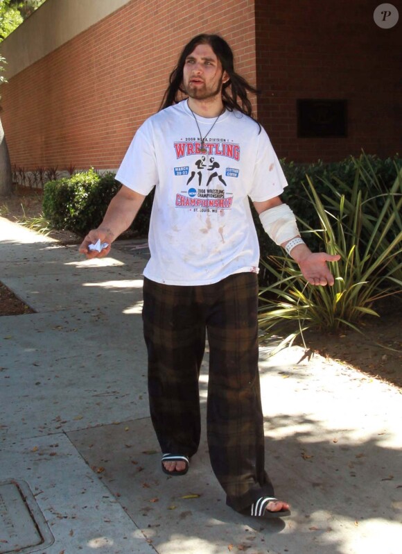 Weston Cage à la sortie du commissariat de Los Angeles, le 4 juillet 2011.