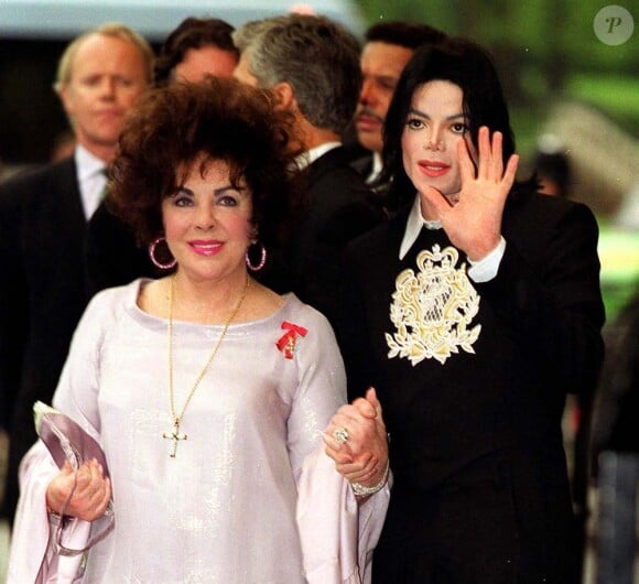 Michael Jackson et elizabeth Taylor, à Londres, le 25 mai 2000.