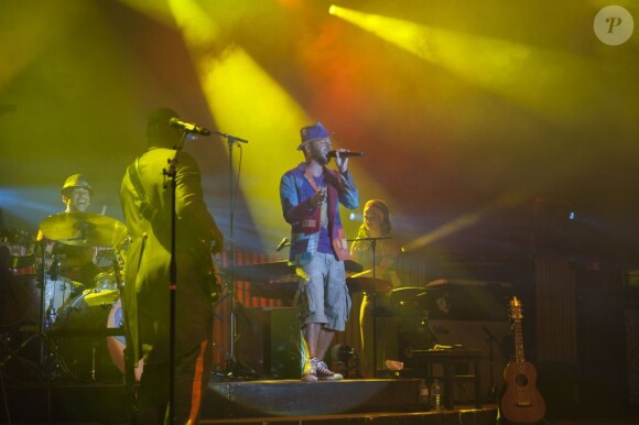 En concert à Golfe-Juan, le 25 juillet 2011, Christophe Maé défendait son album On trace la route, en tête des ventes françaises en 2010.
