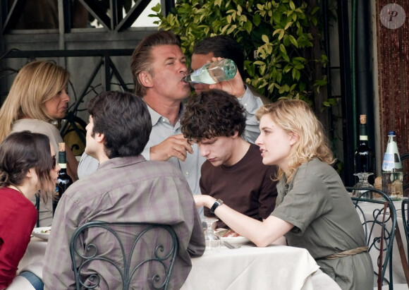 Alec Baldwin et Jesse Eisenberg sur le tournage du film Bop Decameron à Rome le 26 juillet 2011